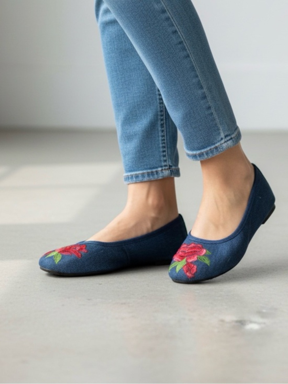 🫶🏻 Italina Blue Denim Floral Embroidered Ballet Flats NWOT